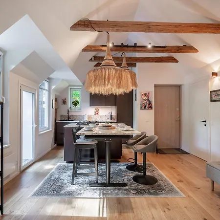 2 Bedroom W-balcony & Ac I Cohost Appartamento