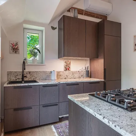 2 Bedroom W-balcony & Ac I Cohost Appartamento